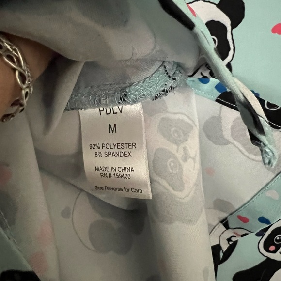 Women’s V Neck Stretch Scrub Top - Picture 4 of 4